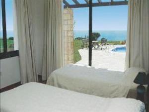 one of the 2 twin rooms