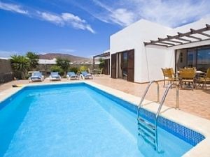 Playa Blanca holiday villa with pool