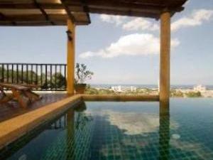 Roof top pool daytime