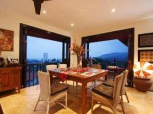 Dining area views to beach