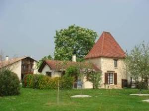 Set in 2 acres of grounds