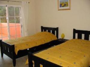 Bedroom with twin beds