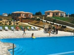 Large pool shared by 4 villas