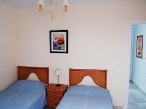 Bedroom with twin beds