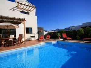 Playa Blanca holiday villa with pool