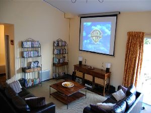 Sitting room with Projector TV
