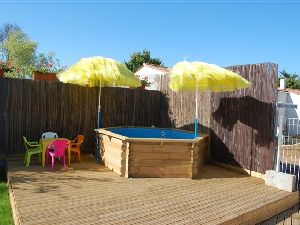 Headed & fenced toddler pool