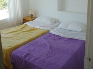 Bedroom 3 with twin beds