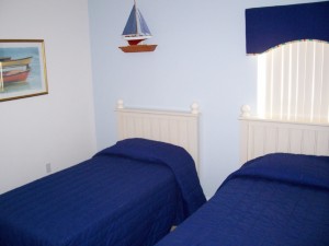 Bedroom 3 with twin beds