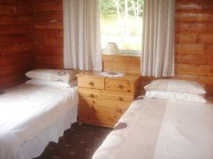 Bedroom 3 with twin beds