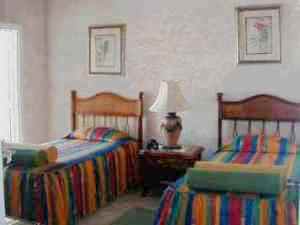 Bedroom 3 with twin beds