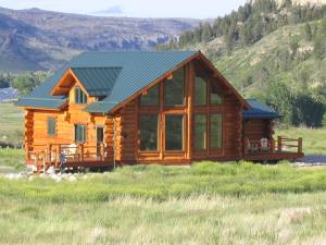 Montana cabin vacation home on Stillwater river