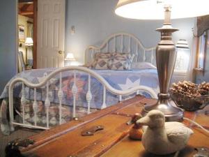 Bedroom with Queen Bed
