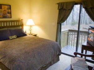 Bedroom with queen sized bed