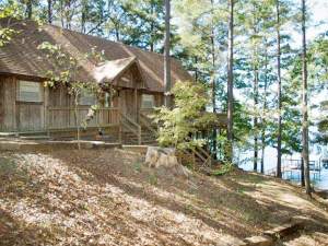 Waterfront Toledo Town vacation lodge