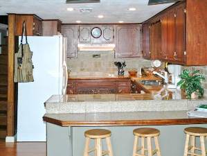 Kitchen & Breakfast Bar