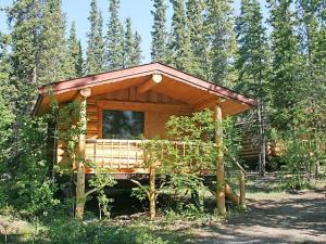 Yukon Lakeside cabin vacation rental