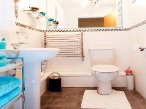 Master bedroom ensuitebathroom