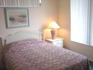 Bedroom with queen sized bed