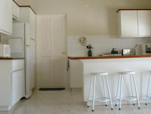 Kitchen & Breakfast Bar