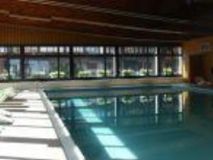 indoor swimmingpool