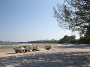 7-km Khao Takiab beach