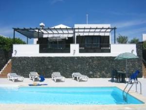 Puerto Del Carmen holiday villa with pool