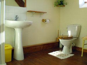 La Poirier Cottage shower room