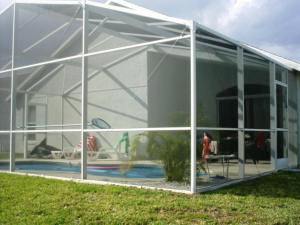 Lanai to keep the pool clean