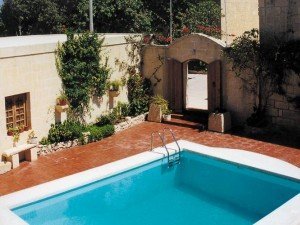 Xaghra holiday farmhouse with pool