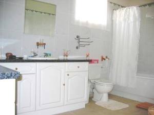 Paradise Suite bathroom