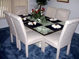 HELENCIA VILLA DINING ROOM