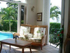 Lounge pool and sea views