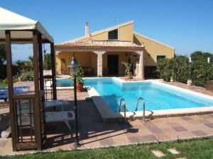 Ragusa holiday apartment with pool