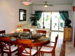 Dining table with seats for 6