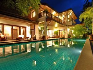 Villa Baan Jasmine at night