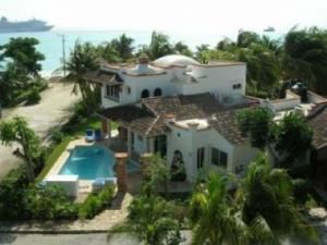 Villa Blanca's Setting