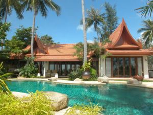 Spacious decking near the pool