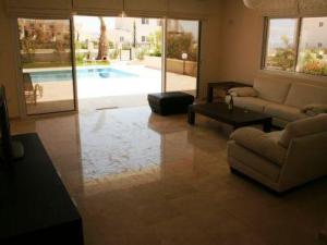 Lounge leading to pool