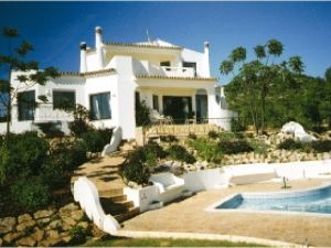 Santa Bárbara De Nexe holiday villa with pool