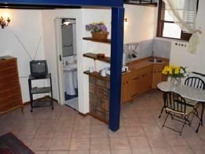 Studio Kitchen and dining area