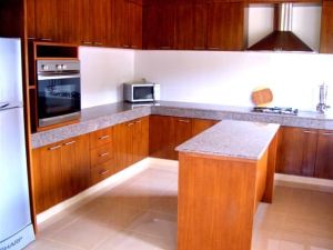 Fully fitted kitchen