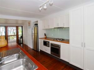 Fully fitted kitchen