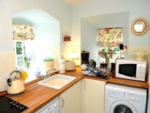 Cottage-style kitchen - Garden