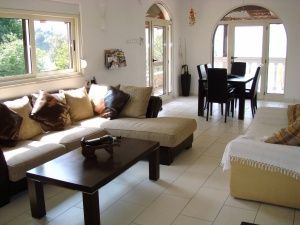 Livingroom with open fireplace