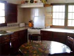 Kitchen & dining area