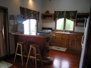 Kitchen & breakfast bar