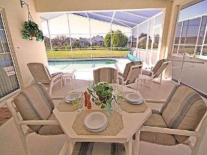 extra large Lanai area