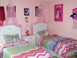 Bedroom with single beds 