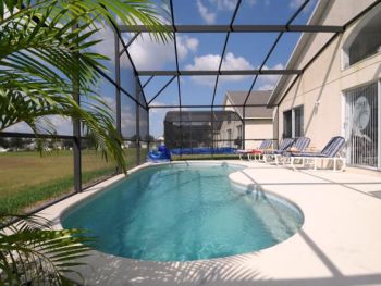 Heated & floodlit pool